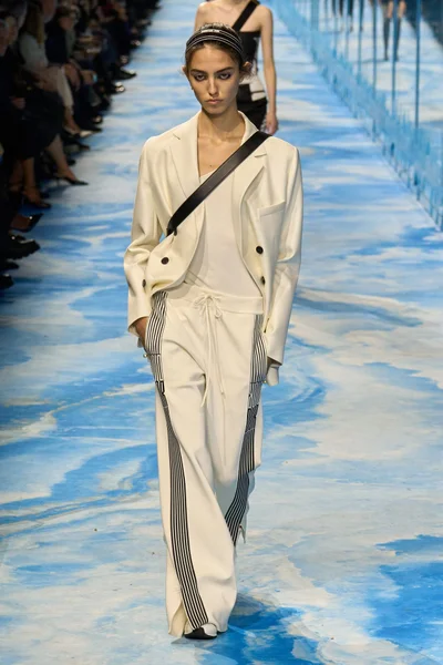 Look 30